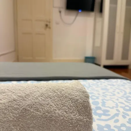 Gigi's Tv Kitchen Bathroom Center Homestay