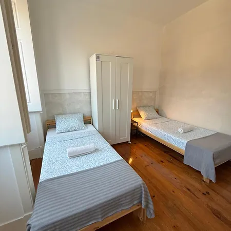 Homestay Gigi's Tv Kitchen Bathroom Center Lisbon