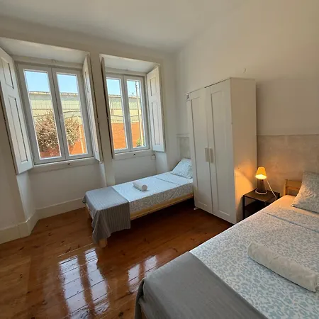 Gigi's Tv Kitchen Bathroom Center Homestay Lisbon