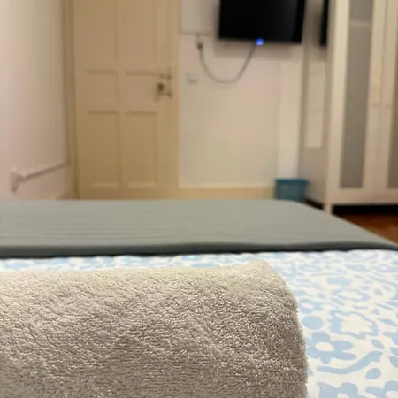 Gigi's Tv Kitchen Bathroom Center Homestay Lisbon