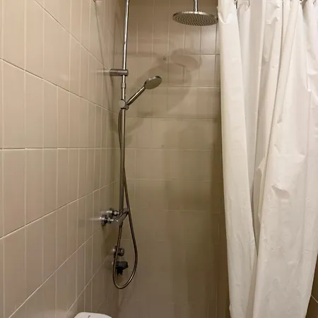 Homestay Gigi's Tv Kitchen Bathroom Center *