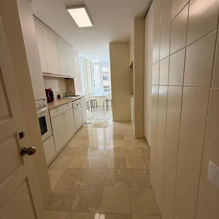 Gigi's Tv Kitchen Bathroom Center Homestay Lisbon