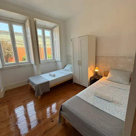 Gigi's Tv Kitchen Bathroom Center Homestay Lisbon