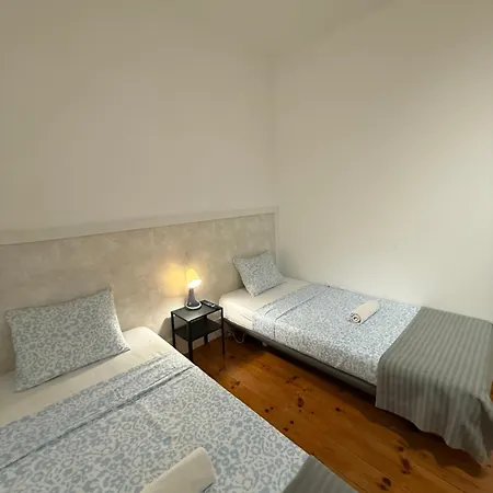 Homestay Gigi's Tv Kitchen Bathroom Center Lisbon